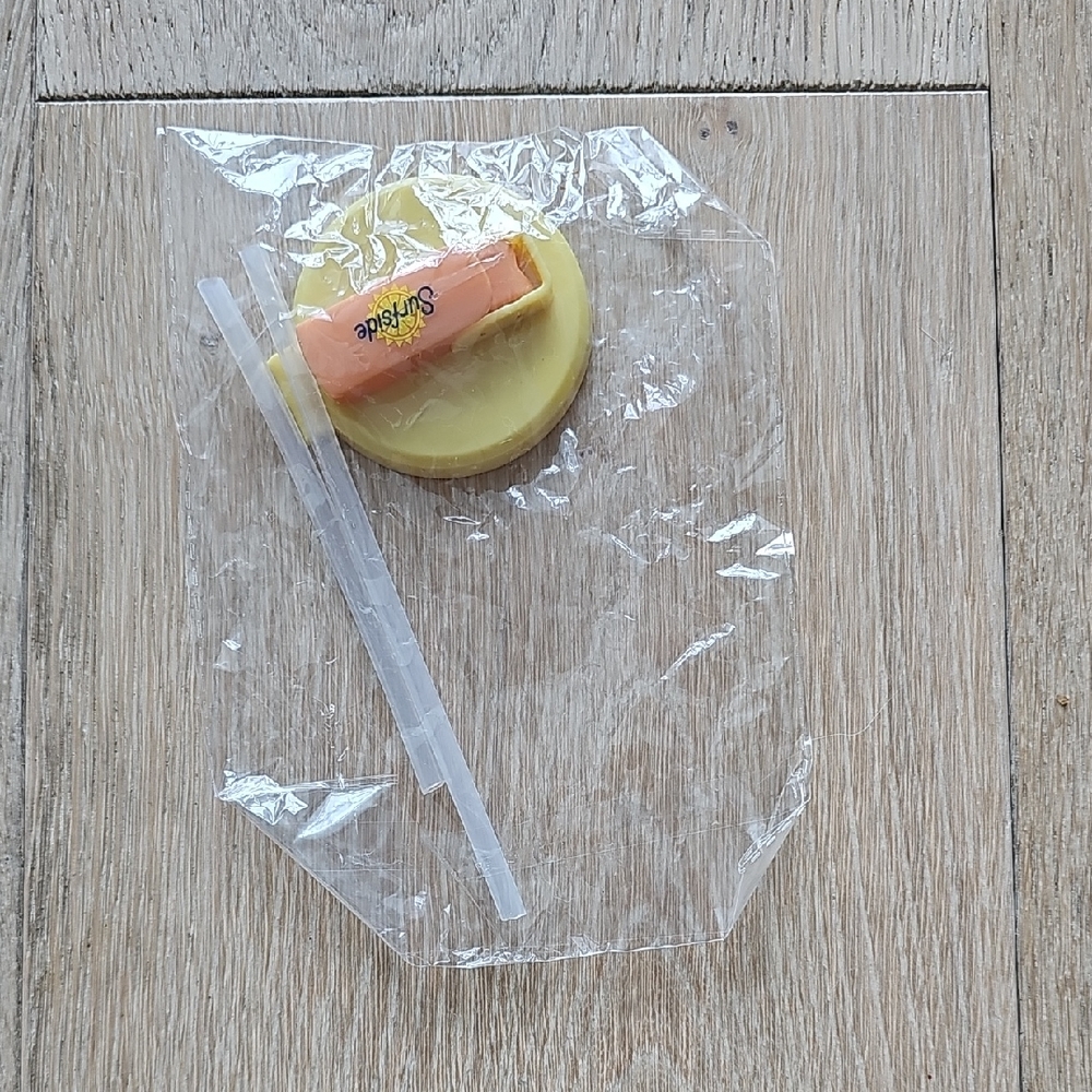 NWOT Surfside Can Cover With Straw
